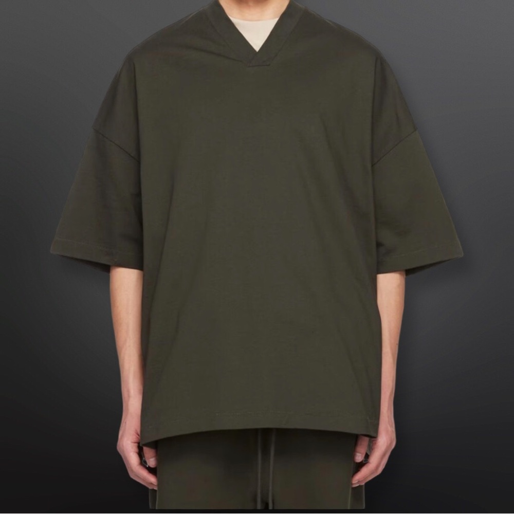 FEAR OF GOD ESSENTIALS GRAY V-NECK T-SHIRT M NWT
